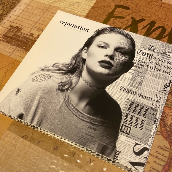 Taylor Swift - reputation Tour Album + CD produced by Big Machiene - Picture 5 of 5